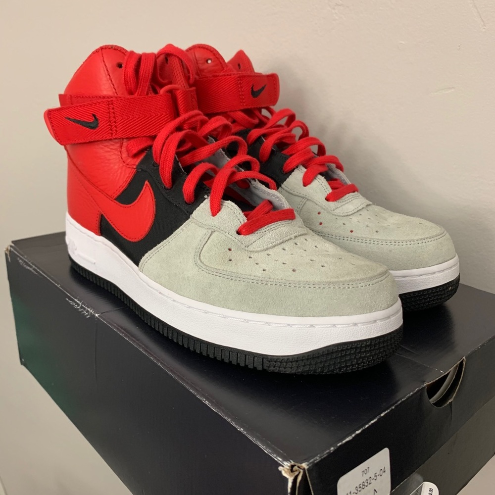 Nike Air Force 1 High ‘07 Lv8 WolfGrey/Red-Black
